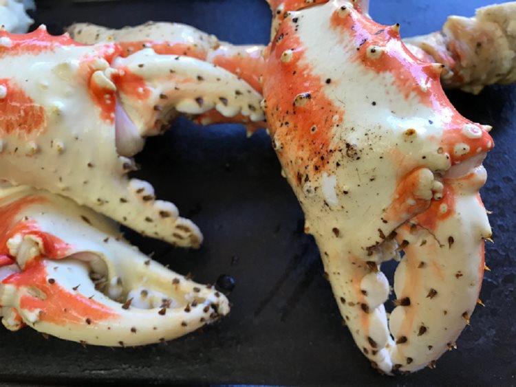 Our Dominant King Crab Claws for Sale are massive and range from 1/2 - 1 lb each.
